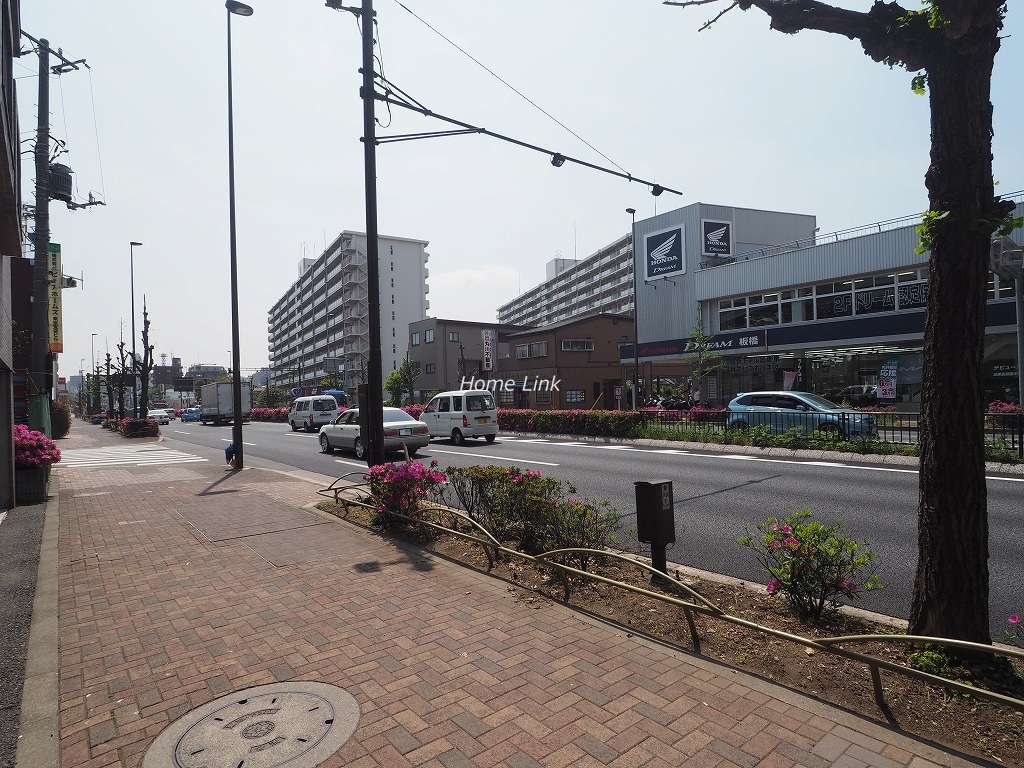 エバーグリーンパレス板橋　前面道路歩道